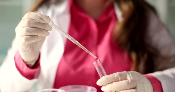 Female Scientist Conducts Study Transparent Yellow Liquid Laboratory Closeup Oil — Vídeo de Stock