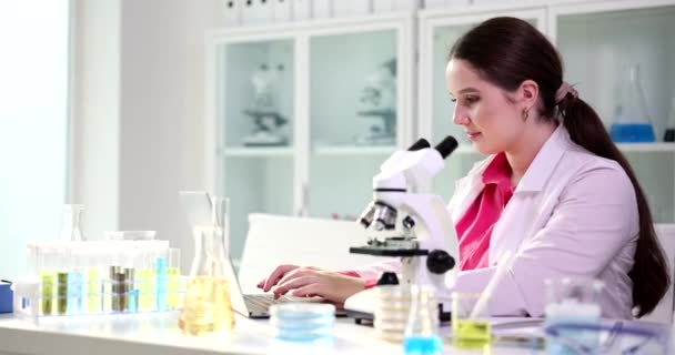 Scientist Working Microscope University Laboratory New Developments Concept Chemistry — Wideo stockowe