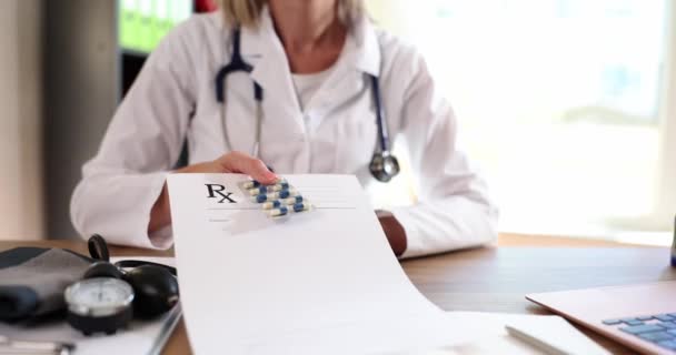 Hand Medicine Doctor Gives List Prescriptions Patient Blister Pills Closeup — Vídeos de Stock