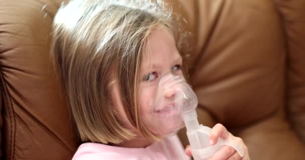 Little Girl Uses Nebulizer Home Children Asthma Inhaler Nebulizer Vapor — Vídeo de stock