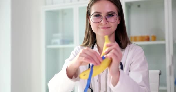 Doctor Urologist Holds Banana Measuring Tape Hands Norm Size Male — Stockvideo