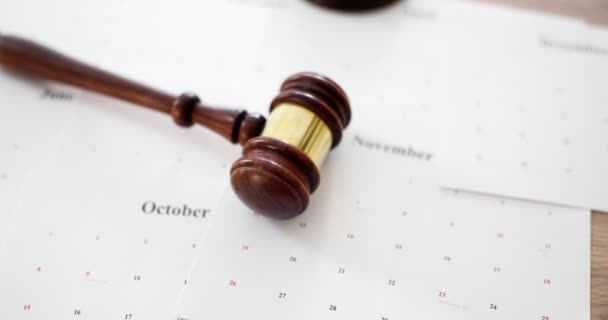 Gavel Calendário Lembrete Calendário Anual Tribunal Leilão Aguardando Julgamento — Vídeo de Stock