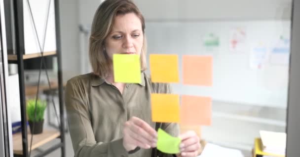 Confident Manager Plans Work Project Business Woman Office Glass Partition — Vídeo de Stock