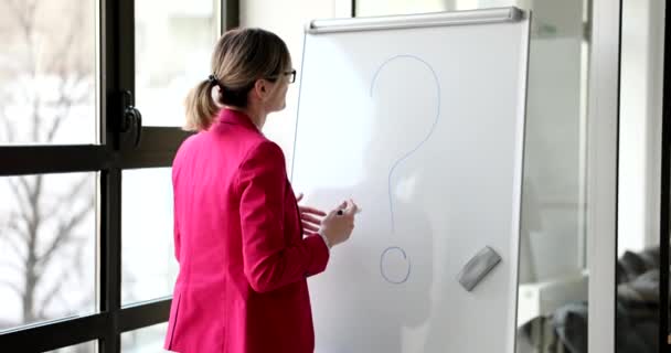Smiling Businesswoman Draws Question Mark White Board Questions Answers Business — Vídeos de Stock