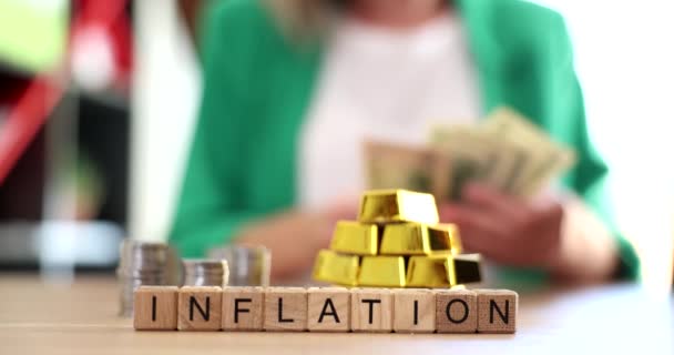 インフレと世界的な陰謀と金融危機 金への投資 — ストック動画