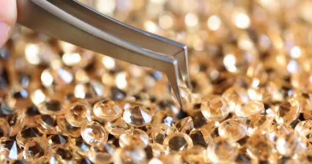 Closeup Yellow Tinted Diamond Stone Metal Tweezers Types Precious Semi — Vídeo de stock