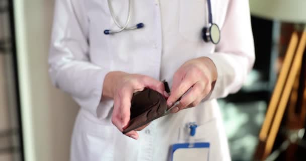 Medical Doctor Counts Hundred Dollar Bills Puts Wallet Salaries Medical — 图库视频影像