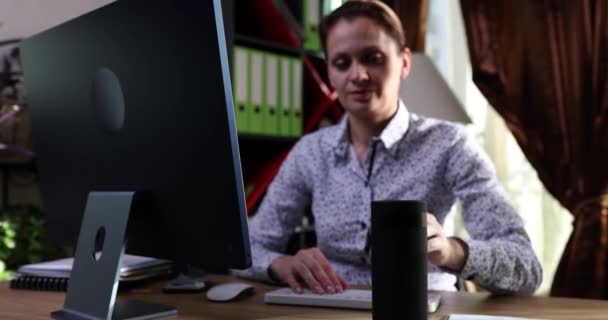 Smiling Businesswoman Freelancer Turns Desktop Humidifier Table Home Air Humidifier — Stockvideo