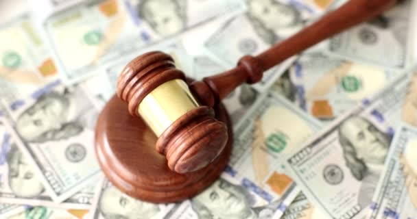 Δικαστής Gavel Δημοπρασία Στο Παρασκήνιο Των Αμερικανικών Χρημάτων Φορολογική Ποινή — Αρχείο Βίντεο