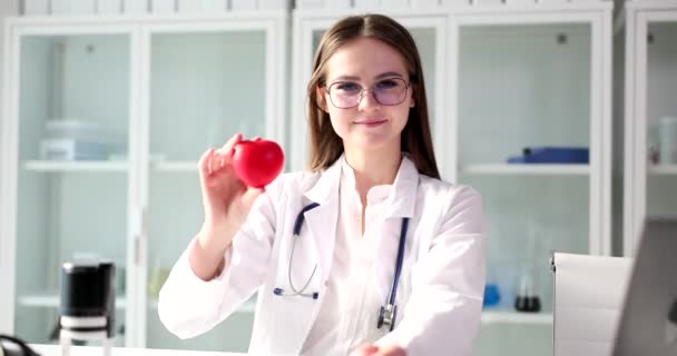 Female Doctor Cardiologist Therapist Holds Red Toy Heart Hands Closeup — Stock videók