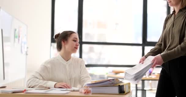 Businesswoman Boss Gives Stack Documents Secretary Office Overtime Student Internship — Vídeo de Stock