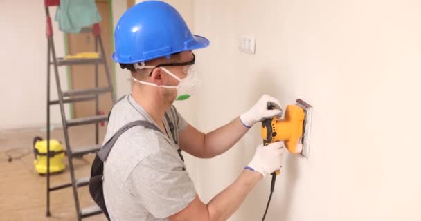 Builder Mask Grinds Wall Grinder Tool Used Polishing Grinding Surfaces — Vídeo de Stock