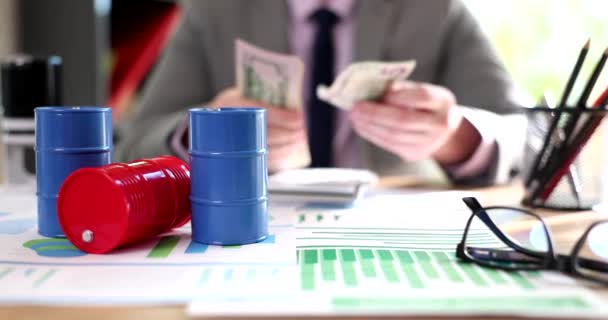 Entrepreneur Considers Money Sale Fuel Closeup Wholesale Sales Oil Products — Stock video