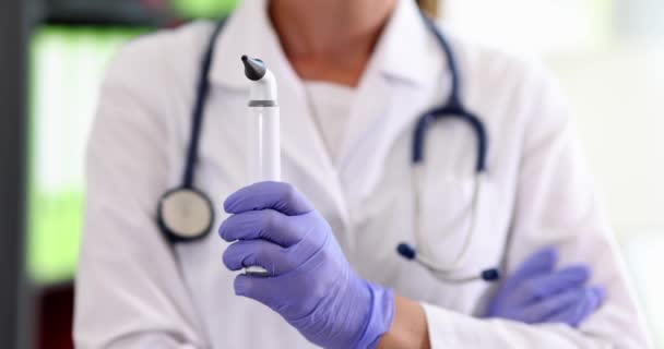 Doctor Holds Medical Device Close Slowmotion Examination Clinic Otoscope Dermatoscope — 비디오