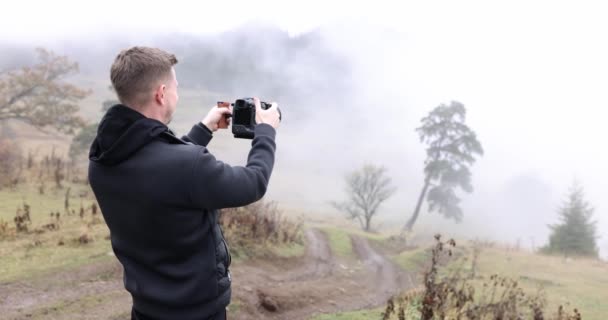 Man Mountain Shoots Forest Fog Camera Close Rural Road Autumn — Stockvideo