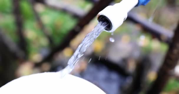 Flow Clean Water Metal Pipe Street Close Slowmotion Old Water — Video Stock