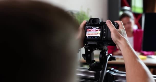 Cameraman Filming Professional Camera Businesswoman Office Movie Slow Motion Blogging — Stok video