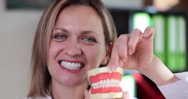 Dentista Médico Abertura Boca Mandíbula Plástico Artificial Modelo Filme Câmera — Vídeo de Stock