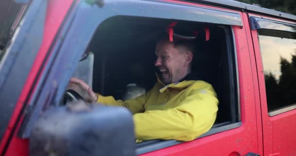 Emocionální Nervózní Řidič Křičí Vyšiluje Řízení Auta Nervózní Porucha Řidiče — Stock video
