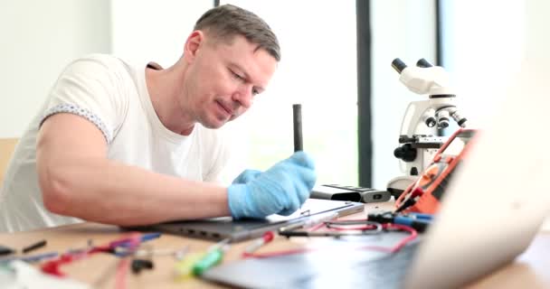 Reparatie Diagnose Van Laptop Storingen Professionele Service Center Elektronische Master — Stockvideo
