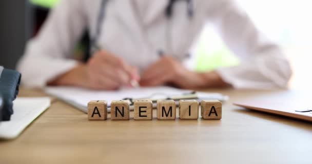 Doutor Escreve Diagnóstico Anemia Documentos Médicos Anemia Doença Sangue Medicina — Vídeo de Stock