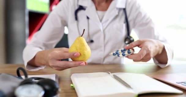 Birnenfrüchte Oder Medikamente Ihrer Wahl Werden Von Ernährungswissenschaftlern Vorgeschlagen Gesundheitsfürsorge — Stockvideo