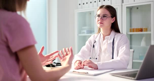 Female Doctor Listens Gives Treatment Advice Patient Communication Therapist Woman — Vídeos de Stock