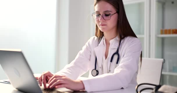 Doctor Student Uses Laptop Reads Electronic Medical Records Medical Practitioner — Vídeos de Stock