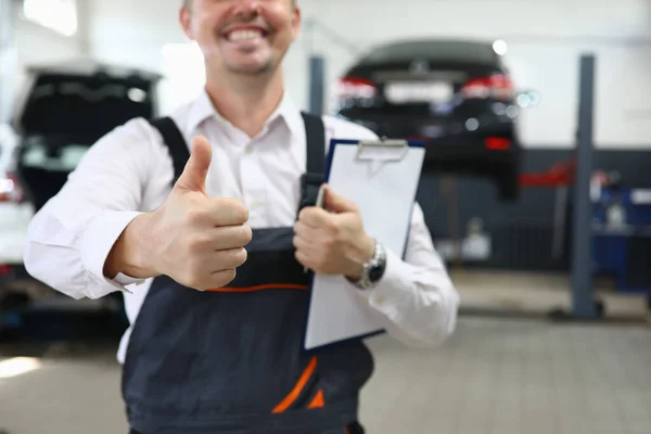 Portrait Male Mechanic Showing Thumbs Car Service Recommendation High Quality — Stok fotoğraf