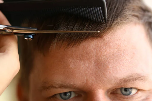 Skillful Hands Hairdresser Cut Comb Man Bangs Hair Care Men — Foto Stock