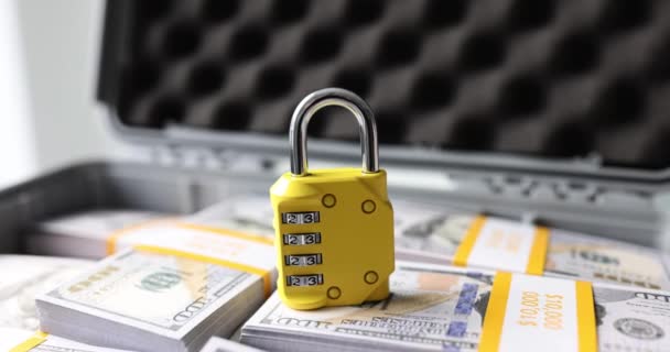 Çantanın Içinde Numaralar Dolarlarla Kilitle Şifre Güvenli Para Depolama Ile — Stok video