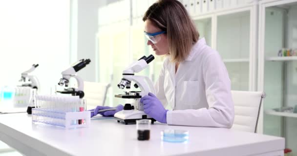 Scientific Laboratory Assistant Scientist Doctor Writing Results Investigation Woman Looks — Stock Video