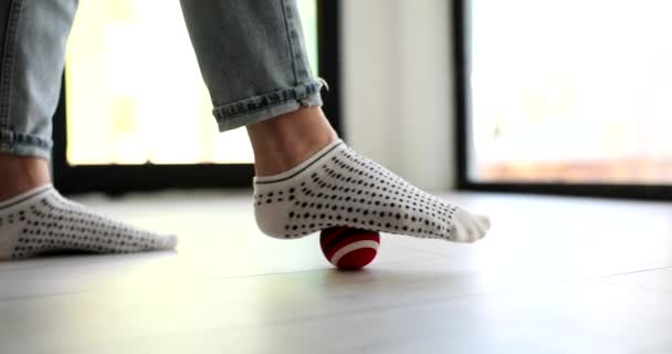 Μασάζ Μπάλα Θεραπεία Για Την Έννοια Πονεμένα Πόδια Χρήσιμες Ασκήσεις — Αρχείο Βίντεο