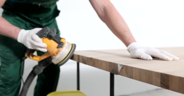Stolarz Pracuje Drewnem Szlifierce Narzędzie Szlifowania Drewna — Wideo stockowe