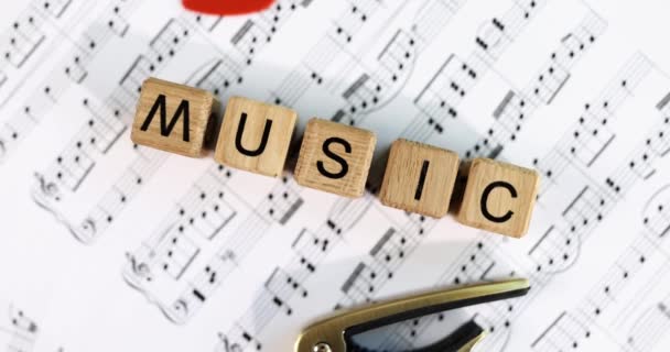 Μουσική Λέξη Από Ξύλινα Κυβάκια Και Μουσικές Νότες Μουσικές Τέχνες — Αρχείο Βίντεο
