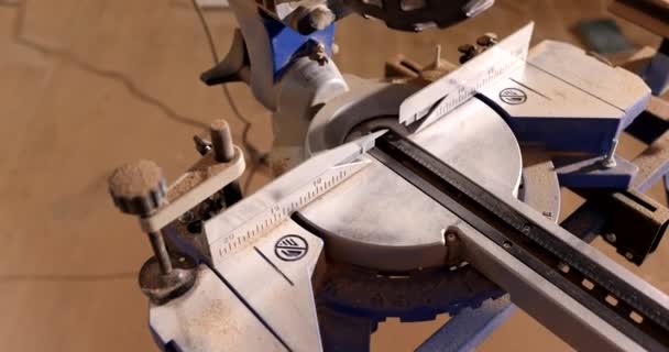 Serra Circular Oficina Carpintaria Closeup Filme Câmera Lenta Conceito Madeira — Vídeo de Stock