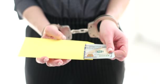 Doutor Algemado Com Suborno Envelope Local Trabalho Corrupção Crimes Leis — Vídeo de Stock