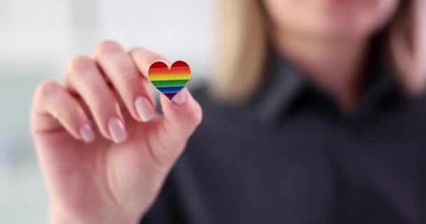 Kvinnliga Händer Med Hjärtformad Ikon Symbol Symbol För Homosexuella Bisexuella — Stockvideo