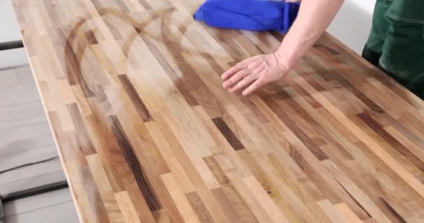 Stół Czyszczący Wilgotnym Dębowym Ręcznikiem Pielęgnacja Wyrobów Drewnianych — Wideo stockowe