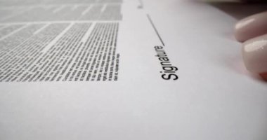 Ofiste imza ve iş sözleşmesi var. Sözleşme ya da sigorta imzalama