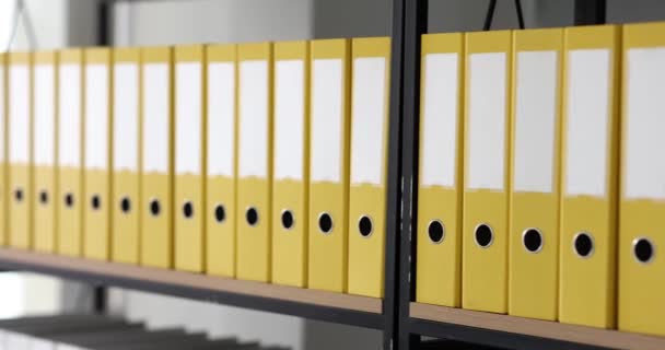 Carpetas Amarillas Documentos Oficina Están Fila Estante Documento Comercial Archivo — Vídeos de Stock