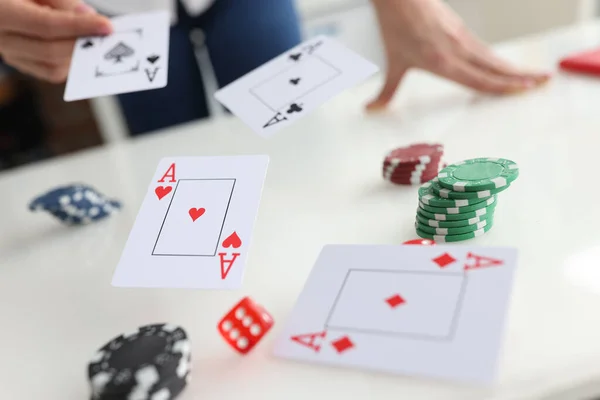 Cartas Poker Ases Lanzan Casino Línea Jugar Póquer Ganancias Financieras — Foto de Stock