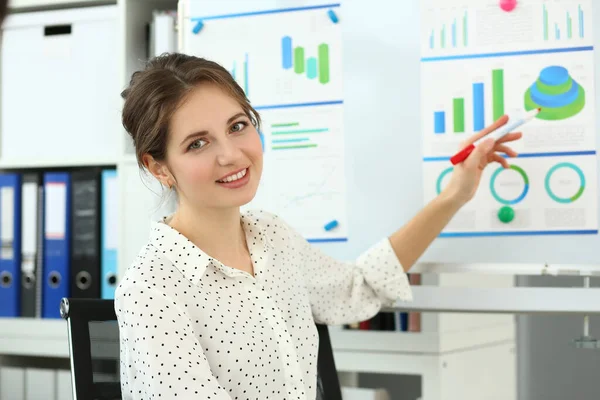 Female Mentor Conducts Training Marketing Analytics Charts Business Woman Holding — Stock Photo, Image