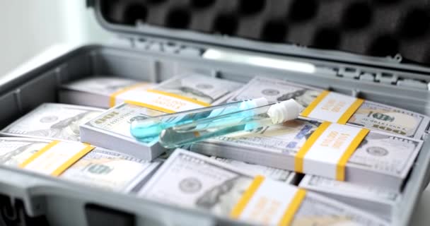 Çantanın Içinde Dolarlarla Dolu Paketler Içinde Bir Ilaç Yakın Plan — Stok video
