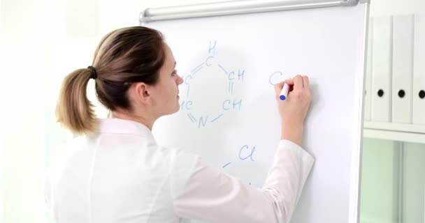Chemist Writes Formula White Board Close New Compounds Pharmacology Education — Stock Video