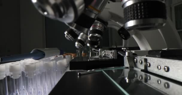 Microscopi Con Vetrini Provette Laboratorio Chimico Primo Piano Movie Concetto — Video Stock
