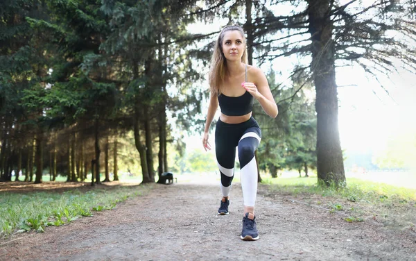 Mooie Atletische Jonge Vrouw Begint Joggen Het Park Ochtend Avond — Stockfoto