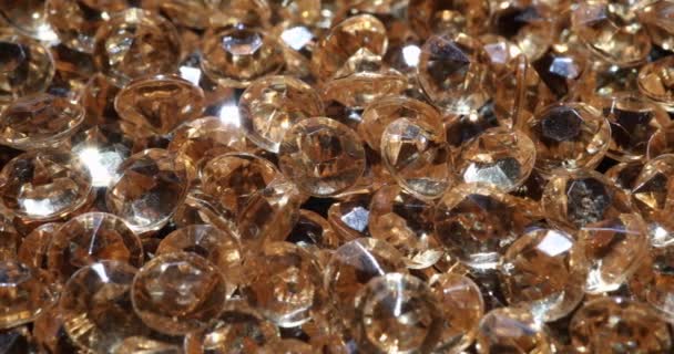 Diamants Brillants Clairs Pile Étincelant Dans Les Lumières Comme Arrière — Video