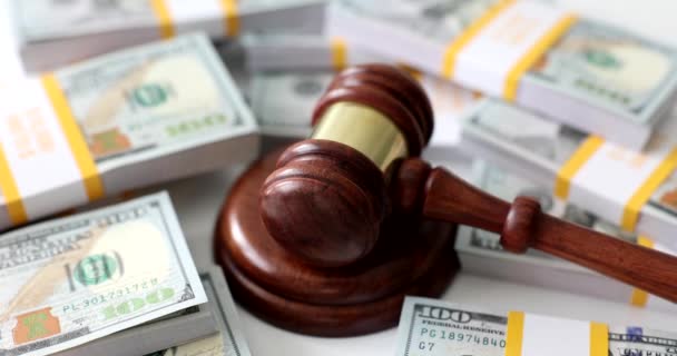 Суддя Дав Оточенні Пачок Грошей Білому Столі Рішення Про Корупцію — стокове відео
