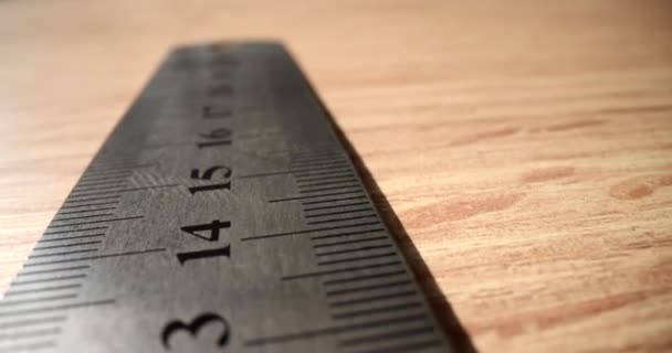 Metallkonstruktionshärskare Millimeter Bordet Mätning Och Mätningar — Stockvideo